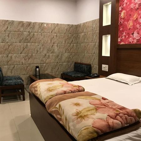 โรงแรมนาฏราช Bulandshahr ภายนอก รูปภาพ