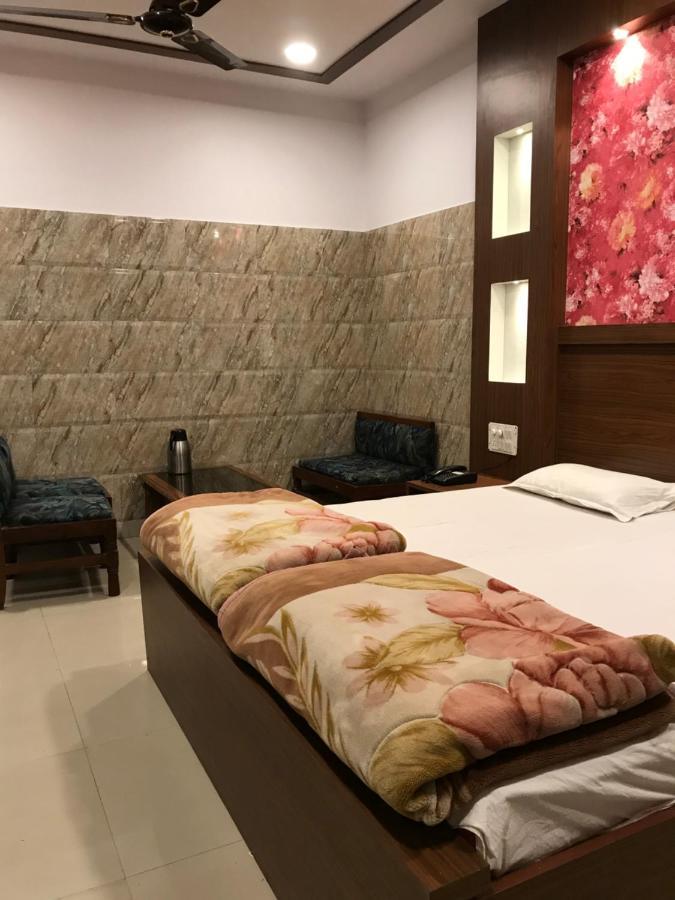โรงแรมนาฏราช Bulandshahr ภายนอก รูปภาพ