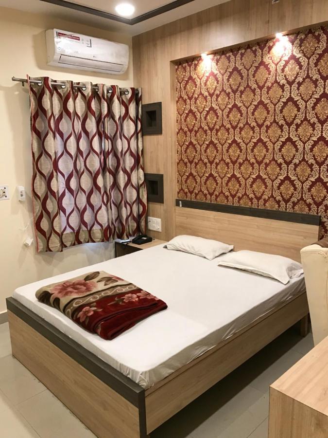 โรงแรมนาฏราช Bulandshahr ภายนอก รูปภาพ