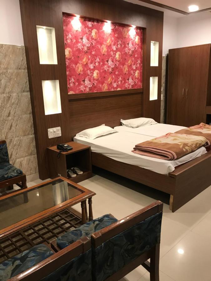 โรงแรมนาฏราช Bulandshahr ภายนอก รูปภาพ