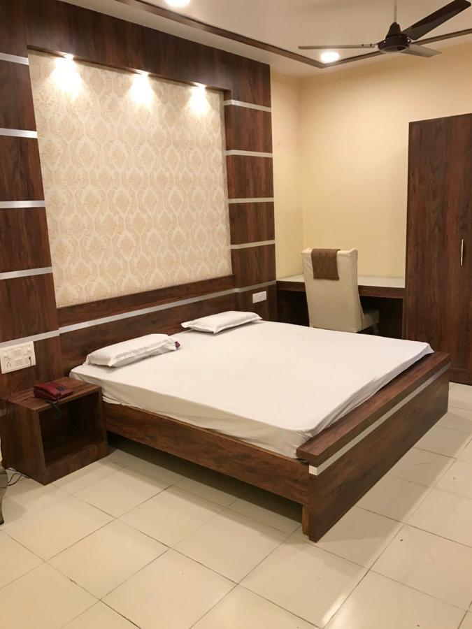 โรงแรมนาฏราช Bulandshahr ภายนอก รูปภาพ