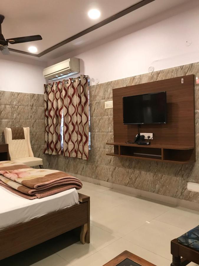 โรงแรมนาฏราช Bulandshahr ภายนอก รูปภาพ