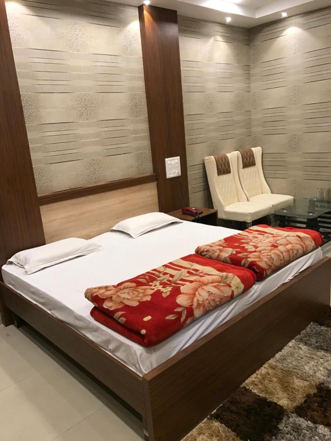 โรงแรมนาฏราช Bulandshahr ภายนอก รูปภาพ