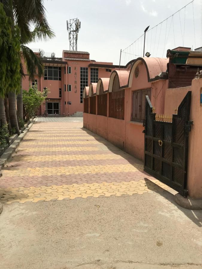 โรงแรมนาฏราช Bulandshahr ภายนอก รูปภาพ
