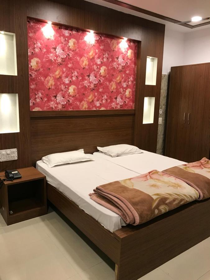 โรงแรมนาฏราช Bulandshahr ภายนอก รูปภาพ